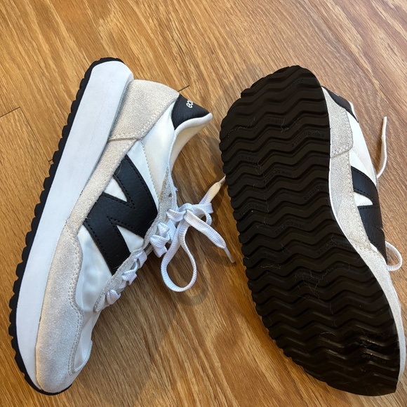 Women’s size 6.5 new balance sneakers - Picture 4 of 7